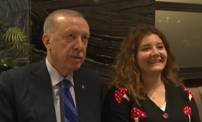 Cumhurbaşkanı Erdoğan’dan kafede sürpriz ziyaret! Vatandaşlarla sohbet etti