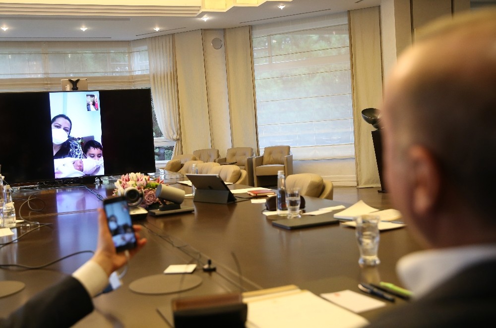 Cumhurbaşkanı Erdoğan’dan karantinadayken doğum yapan kadına tebrik telefonu 