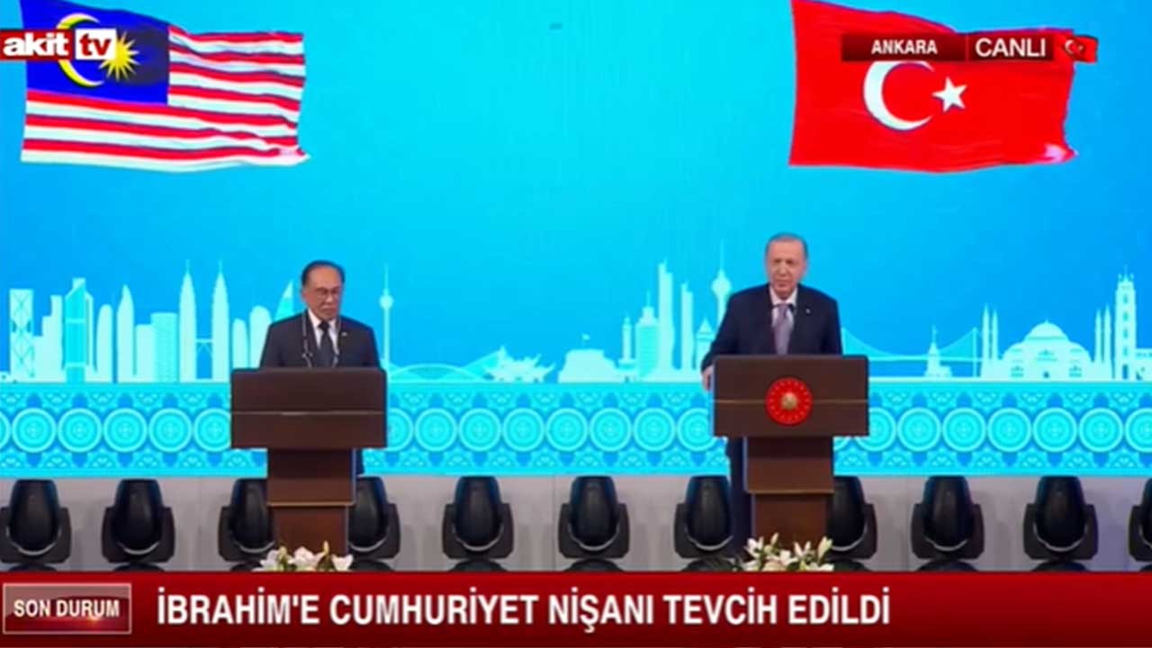 Cumhurbaşkanı Erdoğan'dan Malezya Başbakanı İbrahim'e devlet nişanı