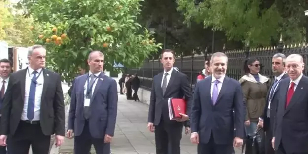 Cumhurbaşkanı Erdoğan'dan Türkçe seslenen Yunan gazeteciye yanıt verdi