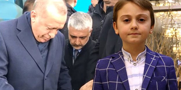 Cumhurbaşkanı Erdoğan'dan yanına gelen küçük çocuğa sürpriz hediye