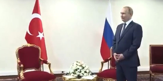 Cumhurbaşkanı Erdoğan'ı ayakta bekleyen Putin'in yüz ifadesi viral oldu!