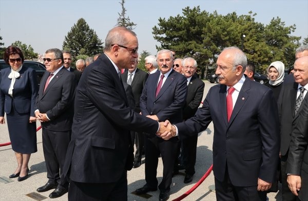 Cumhurbaşkanı Erdoğan'ı görünce Kılıçdaroğlu'nun yine rengi attı!