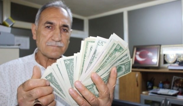 Cumhurbaşkanı Erdoğan'ın çağrısıyla antika dolarını bozdurdu
