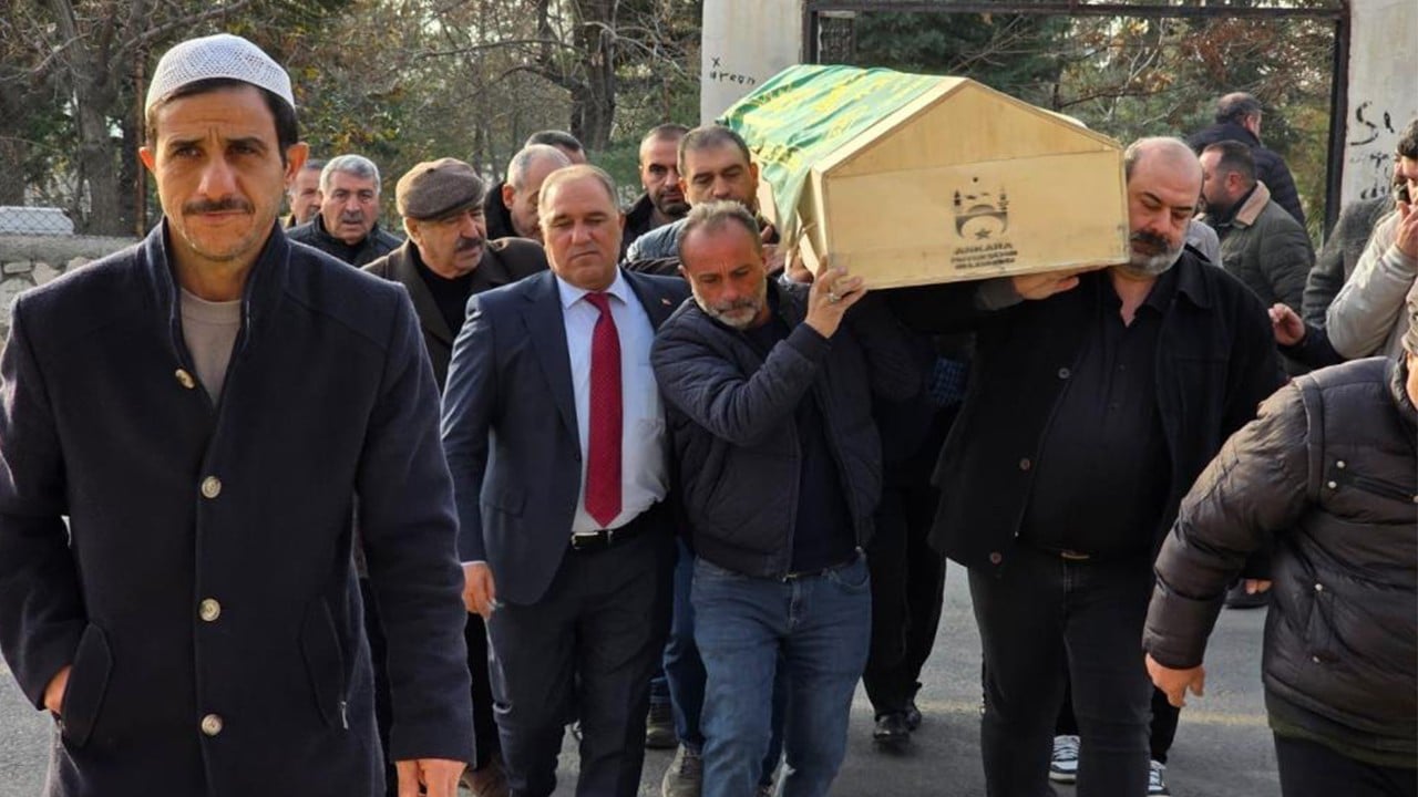 Cumhurbaşkanı Erdoğan'ın öğretmeni, memleketi Diyarbakır'da toprağa verildi