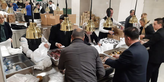 Cumhurbaşkanı Erdoğan'ın talimatıyla Külliye'de deprem seferberliği! Tırlarla afet bölgelerine yardım gönderiliyor