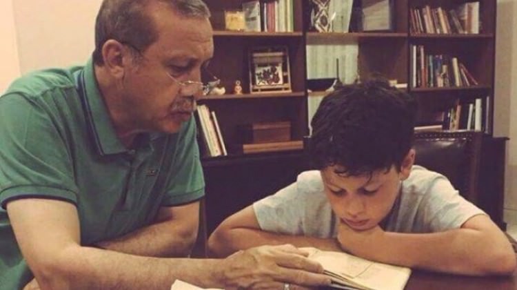 Cumhurbaşkanı Erdoğan'ın torunuyla çekilen fotoğrafı