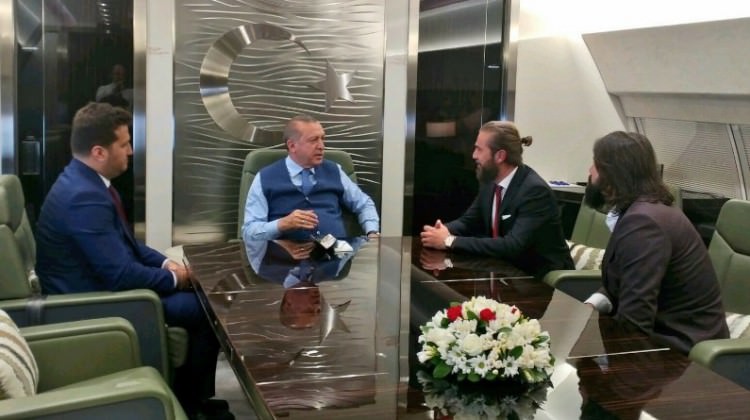 Cumhurbaşkanı Erdoğan'ın uçağında sürpriz isimler