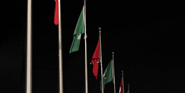 Cumhurbaşkanı Erdoğan'ın ziyareti öncesi Suudi Arabistan'da hazırlık! Türk bayraklarıyla donattılar