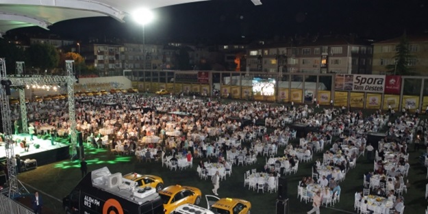 Cumhurbaşkanı, Fatih'te taksicilerle iftarda!