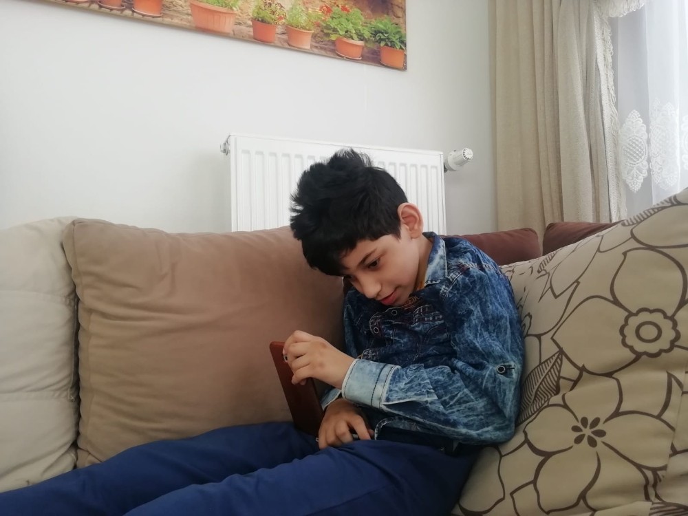 Cumhurbaşkanı hayranı engelli Alperen, her gün miting videolarını izliyor 