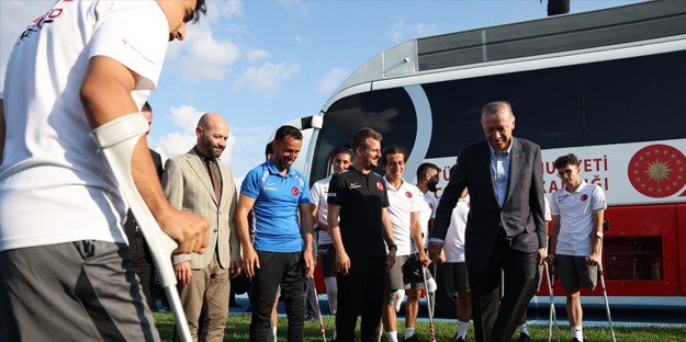Cumhurbaşkanı Recep Tayyip Erdoğan, Ampute Futbol Takımı'nı ziyaret etti