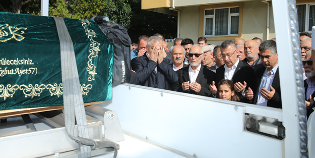 Cumhurbaşkanı Yardımcısı Fuat Oktay'ın vefat eden annesi, Eyüp Sultan'da defnedildi