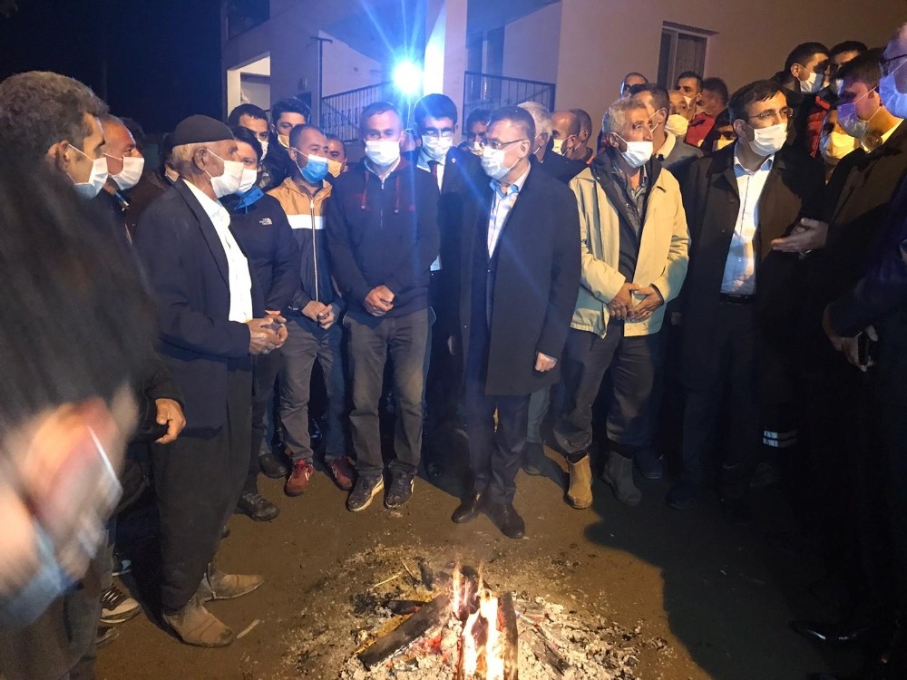 Cumhurbaşkanı Yardımcısı Oktay, deprem bölgesinde açıklama yaptı 