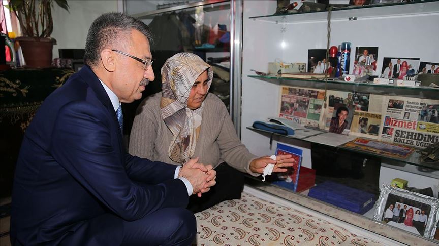 Cumhurbaşkanı Yardımcısı Oktay'dan şehit ailesine ziyaret