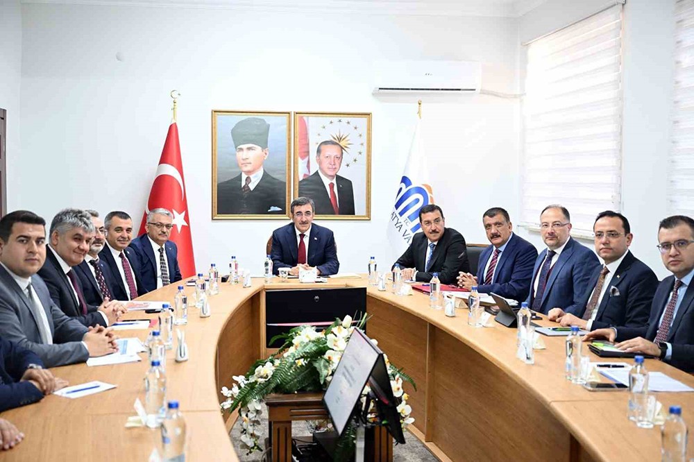 Cumhurbaşkanı Yardımcısı Yılmaz depremzedelere müjdeyi verdi!