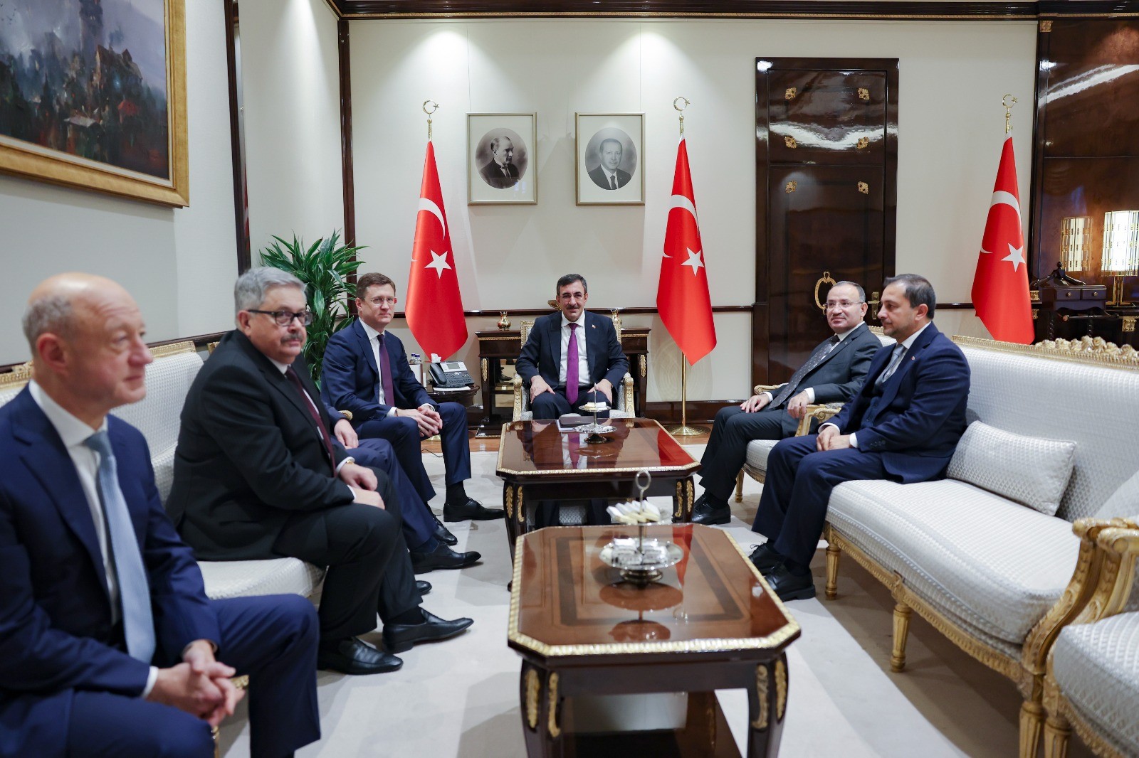 Cumhurbaşkanı Yardımcısı Yılmaz, Rusya Başbakan Yardımcısı Aleksandr Novak'ı kabul etti