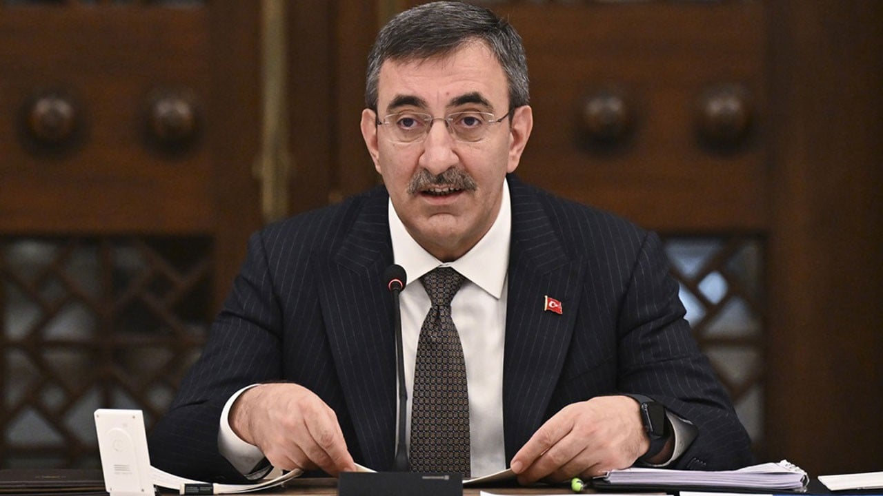 Cumhurbaşkanı Yardımcısı Yılmaz’dan asgari ücret mesajı: Dengeyi gözeteceğiz!