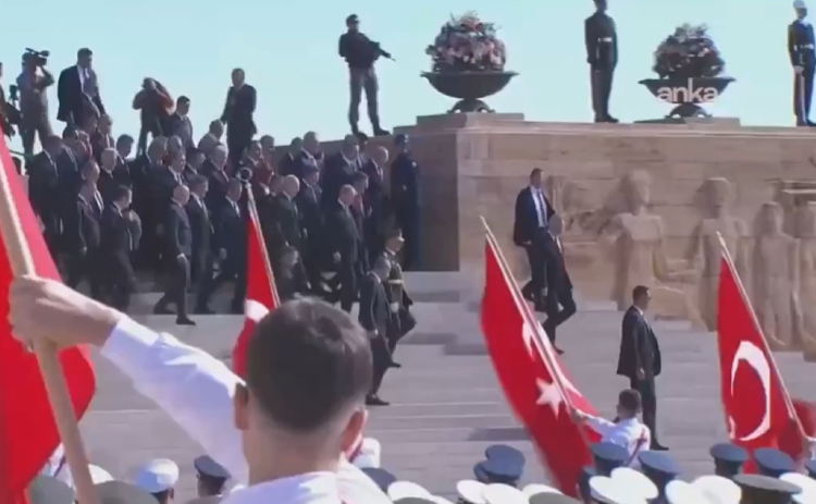 Cumhurbaşkanına sevgi seli! Anıtkabir’de Erdoğan Coşkusu