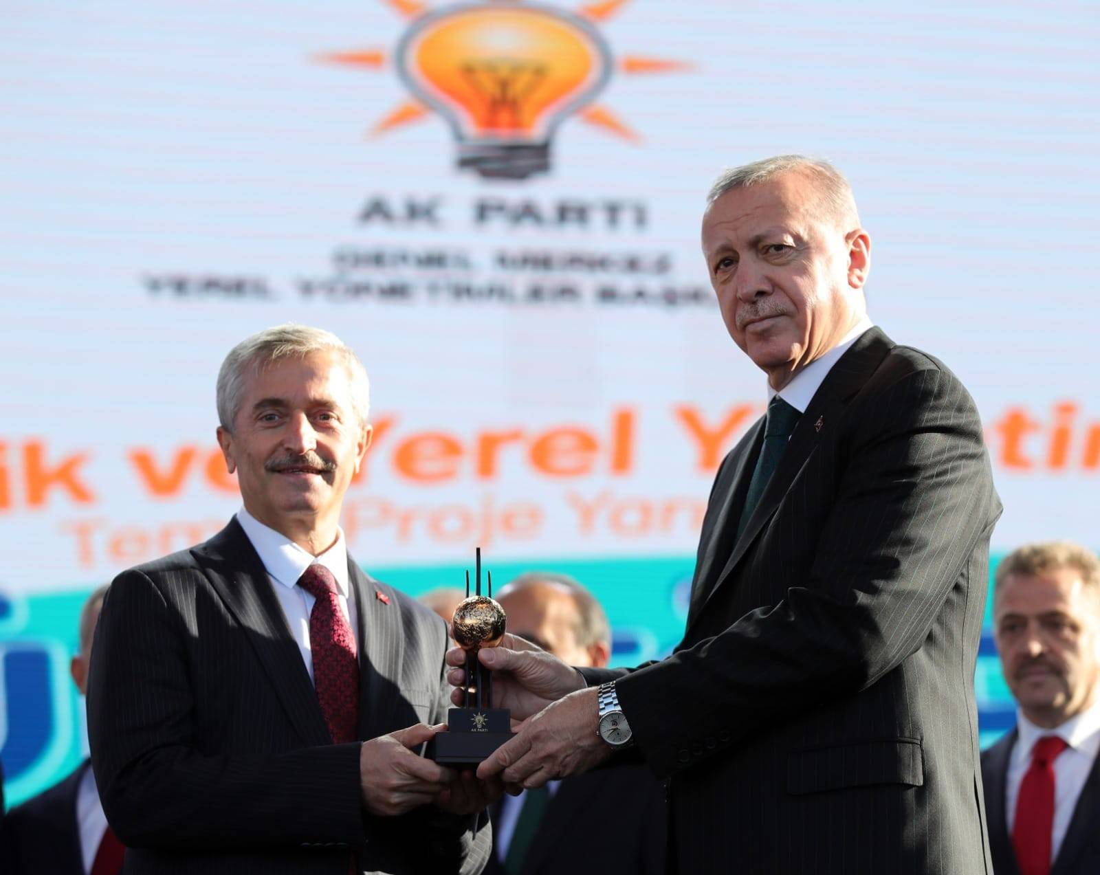Cumhurbaşkanı'ndan Başkan Tahmazoğlu'na ödül