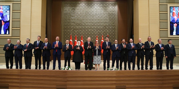 Cumhurbaşkanıyla gelecek ve gidecek kadrolar belirlendi