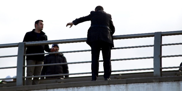 Cumhurbaşkanlığı Külliyesi önünde intihar girişimi