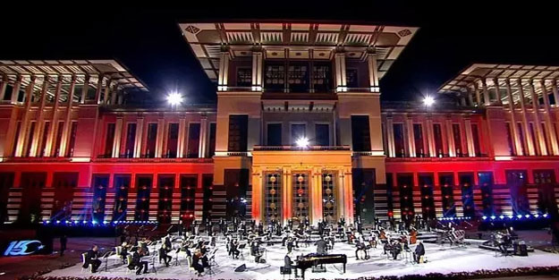 Cumhurbaşkanlığı Külliyesi'nde 15 Temmuz'a özel konser