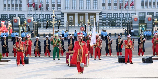 Cumhurbaşkanlığı Tüfekli Gösteri Bölüğü ve Mehteran Birliği'nden görkemli gösteri!