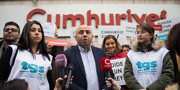 Cumhuriyet Gazetesi önünde 'Akit'i hedef gösterdiler