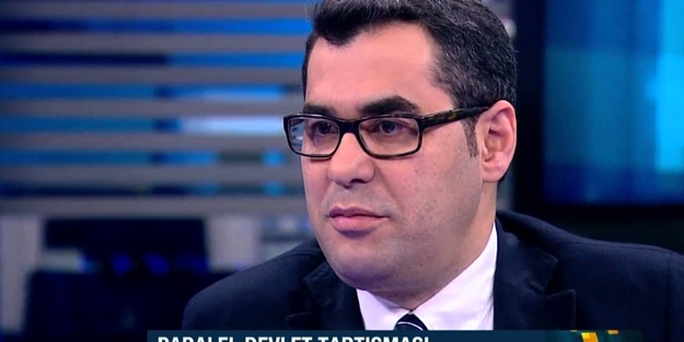 Cumhuriyet Gazetesi yazarı Enver Aysever 'halkı kin ve düşmanlığa tahrik' suçundan gözaltına alındı