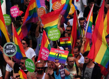 Cumhuriyet Kadınları Derneği: LGBT propagandası yasaklansın dedi! Ortalık karıştı