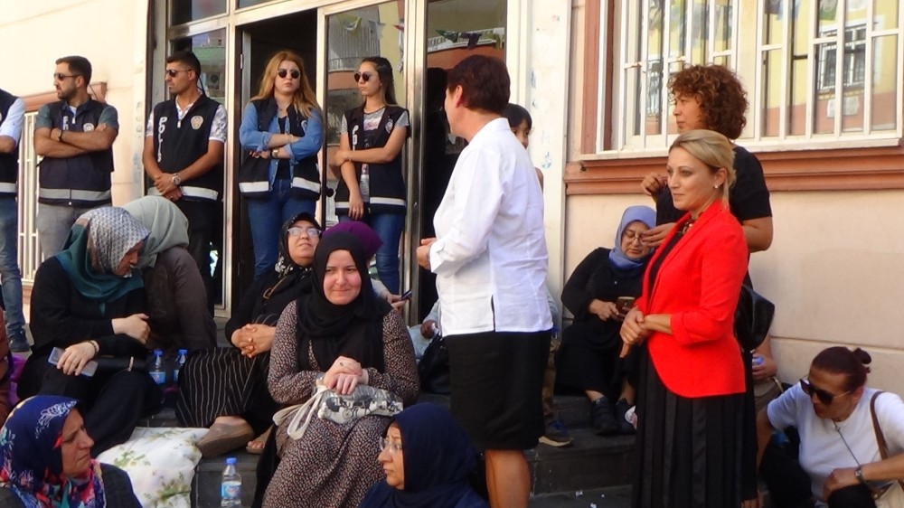Cumhuriyet Kadınları Derneği’nden eylem yapan ailelere destek ziyareti 