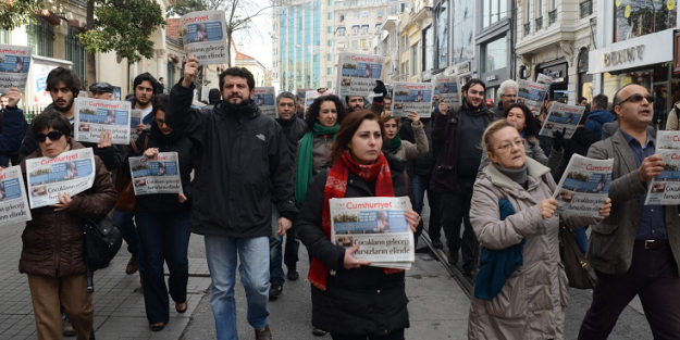 Cumhuriyet okurları nihayet uyandı!