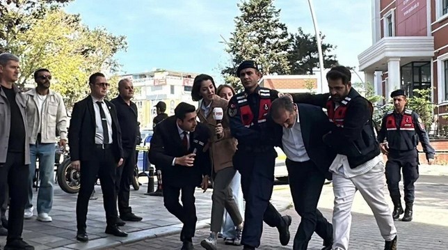 Cumhuriyet savcısı bile dayanamadı… Yenidoğan çetesi avukatından salonu karıştıran hareket