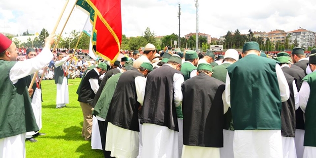 Cumhuriyet tarihinde ilk defa bir stadda zikir çekildi