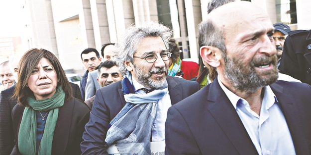 Cumhuriyetçiler kadın muhabiri dövdü