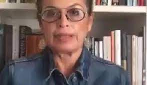 Cumhuriyet’in İslam alerjili yazarının zoruna bak! Beğenmediysen yallah hanım abla