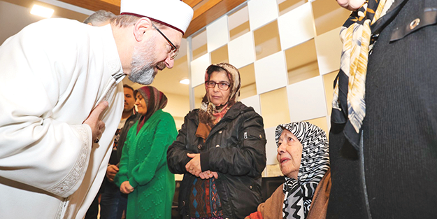 Cumhuriyet'ten görülmemiş çarpıtma! Diyanet algılara inat yaralara merhem oluyor