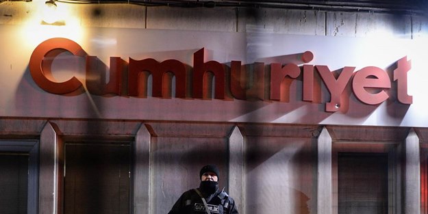 Cumhuriyet'ten ihanet dolu manşet