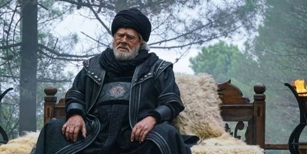 Cüneyt Arkın'dan kadına şiddete hayır paylaşımı