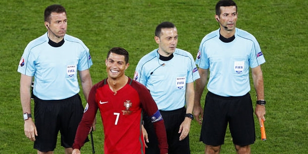 Cüneyt Çakır EURO 2016'ya damga vurdu