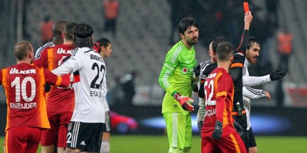 Cüneyt Çakır: Veli'ye kırmızı kart gösterdim çünkü...