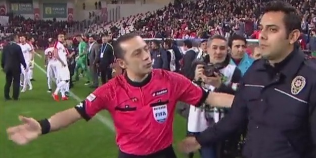 Cüneyt Çakır'dan anlamlı hareket