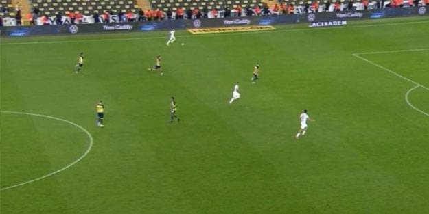 Cüneyt Çakır'ın bitiş düdüğünü çaldığı yer tepki çekti