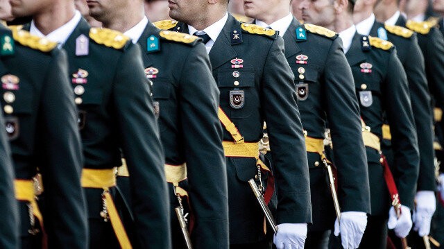 Cunta heveslisi teğmenler atılsın