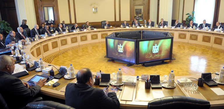 Cunta hükümeti pes etti