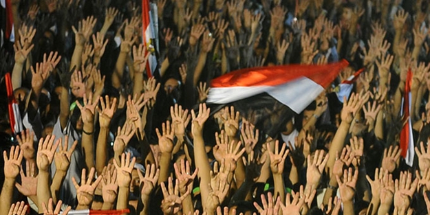 Cunta üniversiteye girdi: Rabia yasak, Sisi'ye laf yok!