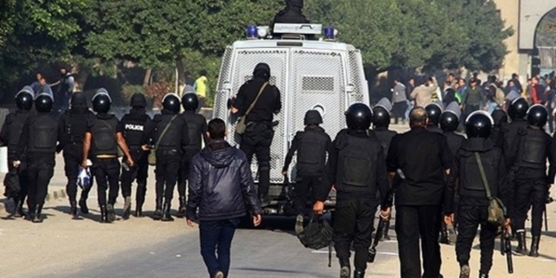 Cunta onlarca öğrenciyi hapsetti!