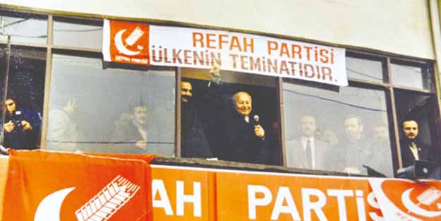 Cuntacılar hükümetin devrilmesi görevini AYM’ye vermiş