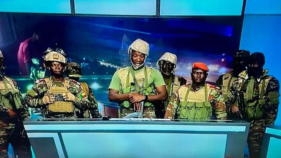 Cuntacılar televizyondan duyurdular! Batı Afrika ülkesinde darbe girişimi
